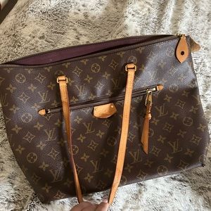 LOUIS VUITTON IENA PM ORIGINALLY $1680 . EXCELLENT CONDITION!!